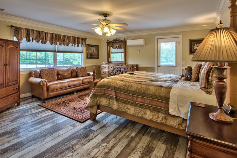 This Georgia Horse Farm Offers The Kind Of Adventure That Changes Your Perspective - Decor Hint Charming And Comfortable Rooms With Western Character