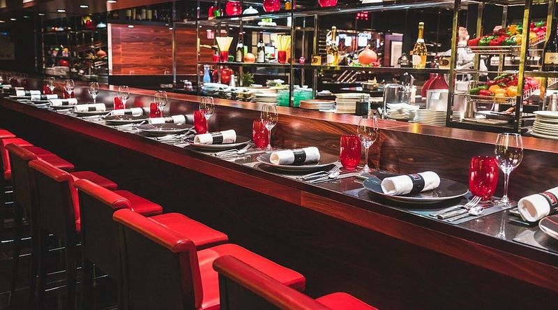 This Miami Restaurant Is One Of Florida’s Most Upscale Dining Experiences - Decor Hint The Design That Commands Attention