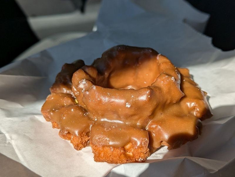 The Maple Bars That Keep Sacramento Coming Back