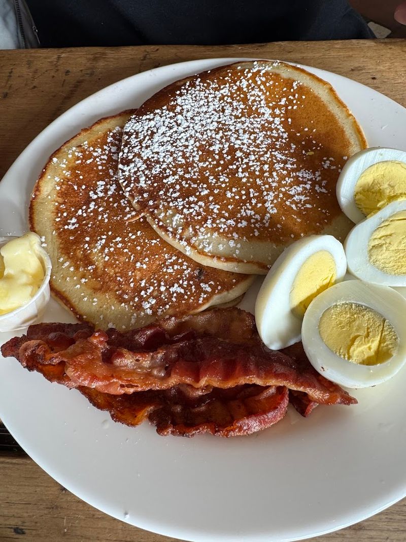 The Charming Connecticut Breakfast Spot That Makes Mornings Feel Worth Celebrating - Decor Hint The Kind Of Service That Makes You Want To Come Back