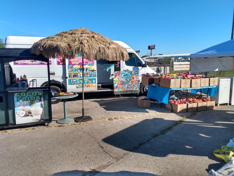 This Iconic Illinois Flea Market Is A Dream Destination For Treasure Hunters - Decor Hint Food Vendors That Make The Trip Worth It Alone