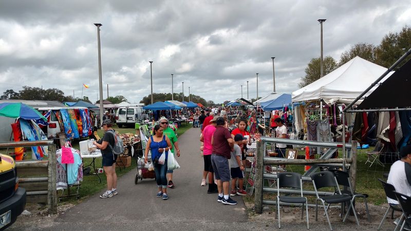 Food Vendors And Hot Eats On-Site