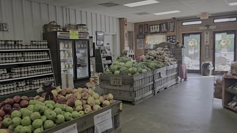 This Charming North Georgia Orchard Pairs You-Pick Fruit With Sweeping Mountain Views - Decor Hint On-Site Cafe With Real Food Worth Staying For