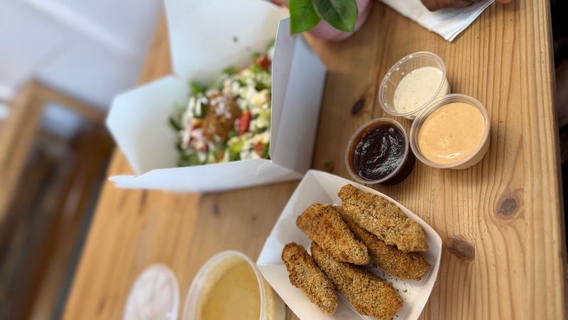 Nachos With Surprisingly Convincing Vegan Toppings