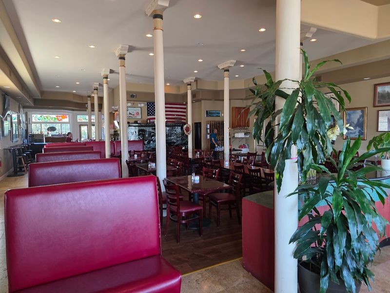 A Large Dining Room Makes It Better For Groups
