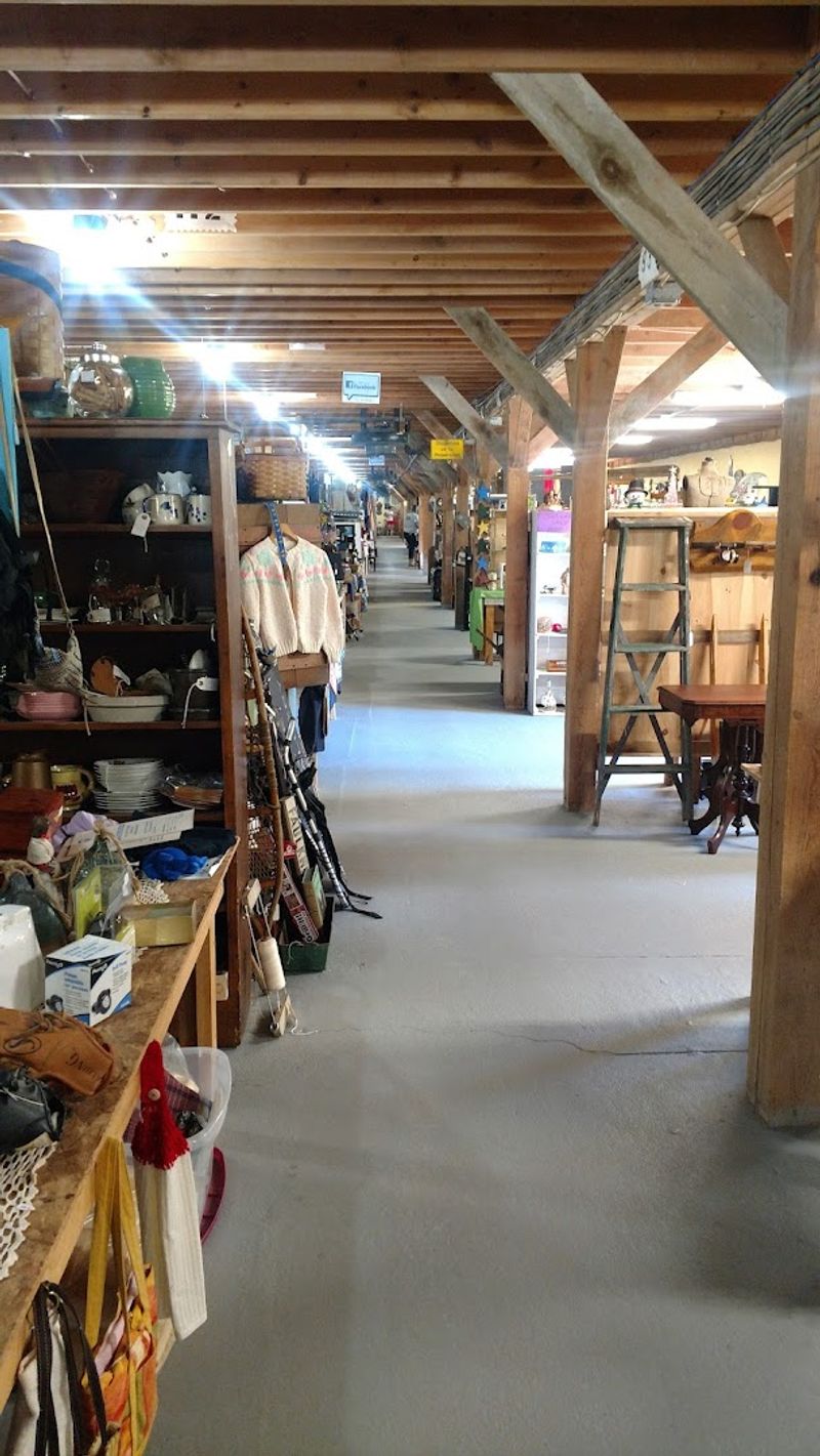 The Massive Flea Market In Maine That Feels Too Good To Be Real - Decor Hint Vintage Clothing and Jewelry Finds
