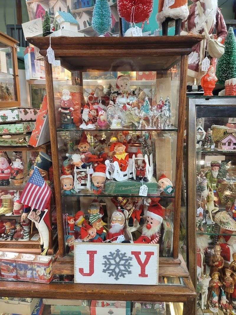 Vintage Jewelry And Small Collectibles Worth Slowing Down For