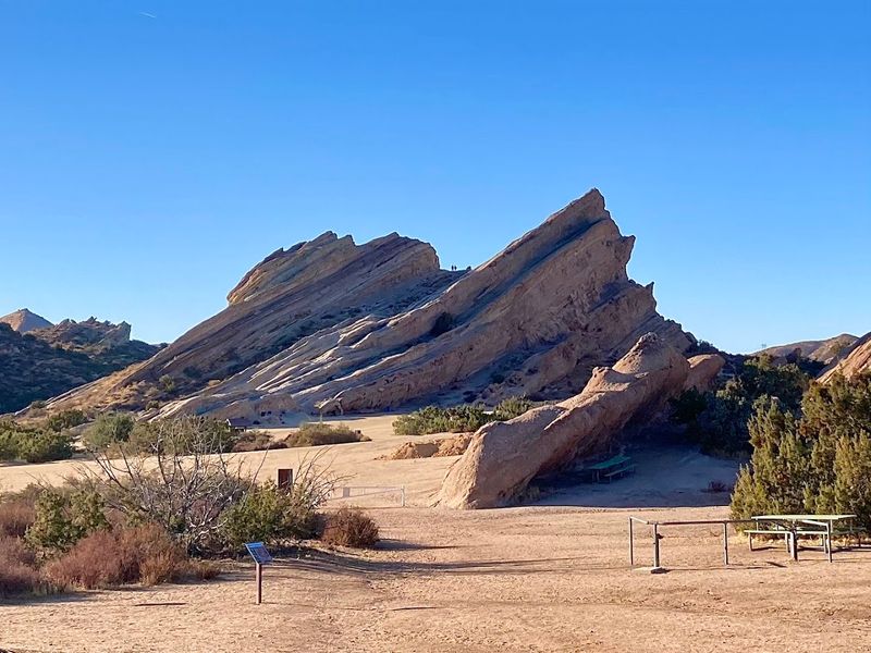 12 California Places Where Silent-Era Glamour And Old Western Movie Lore Still Linger - Decor Hint Vasquez Rocks Natural Area, Agua Dulce