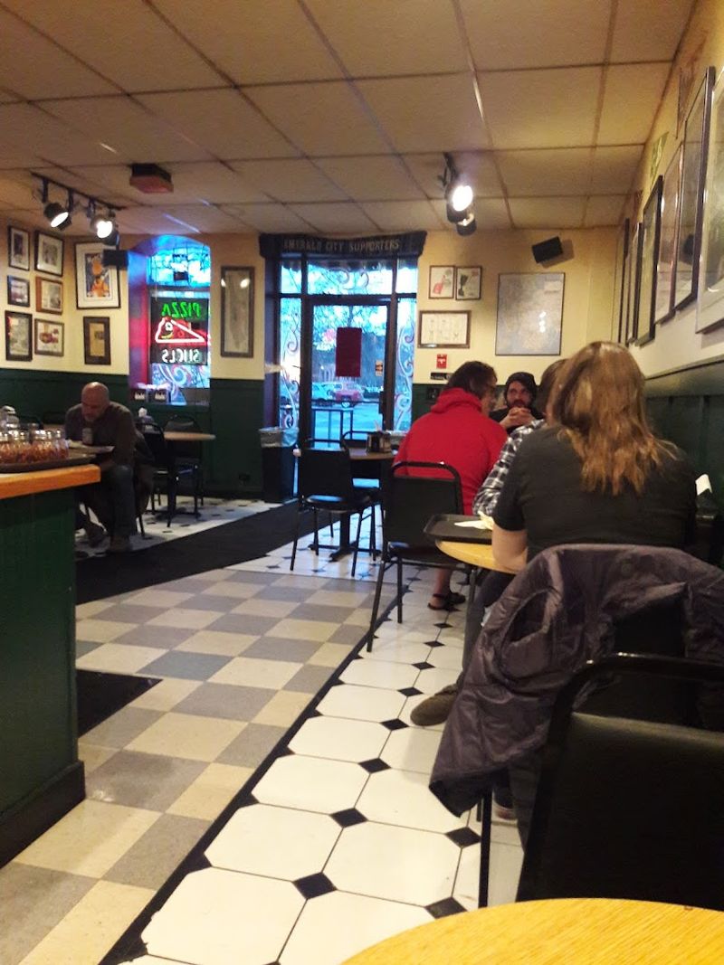 Great Pizza Keeps Idaho Crowds Squeezing Into This Humble Little Joint - Decor Hint The Atmosphere Has Its Own Personality