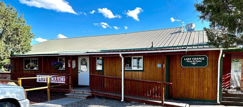 Local Road-Trip Energy Gives The Dining Room Its Easy Charm