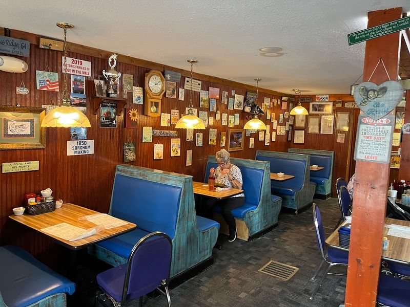 People Drive From Across Georgia For The Outrageously Delicious Breakfast At This Down-Home Restaurant - Decor Hint A Warm, Small-Town Atmosphere That Feels Genuinely Welcoming