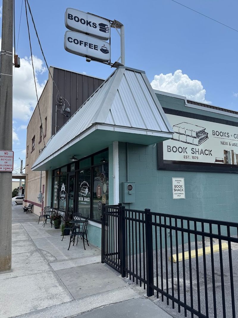 This Florida Bookstore Turns Old Books Into New Favorites Waiting To Be Discovered - Decor Hint A Town That Rewards Slow Exploration