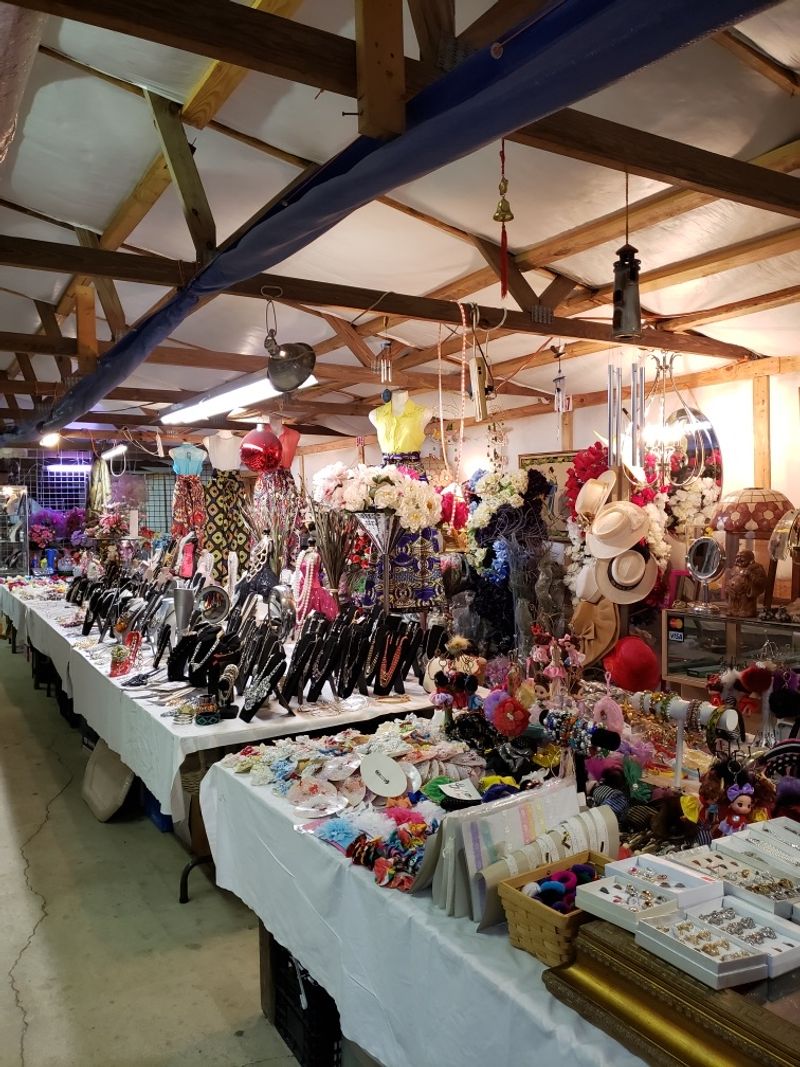 14 Georgia Flea Markets That Have People Coming Back Every Single Weekend - Decor Hint Keller's Flea Market