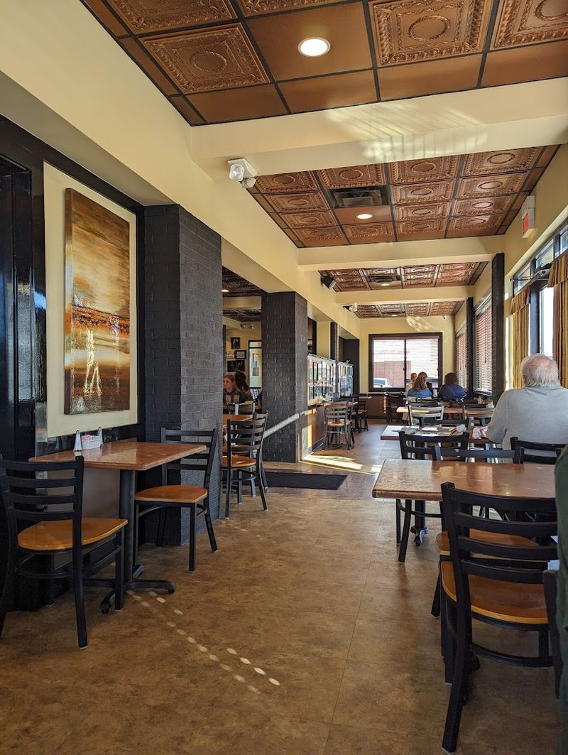 Kentucky Italian Eateries That Don't Make Headlines But Always Have A Crowd - Decor Hint Sutton's Family Italian Restaurant