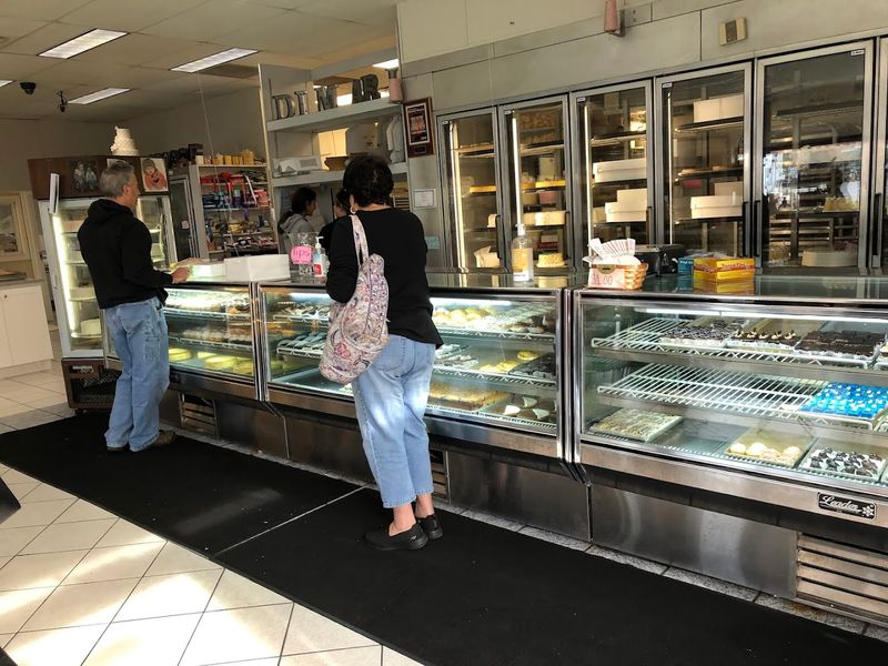 11 Connecticut Bakeries Famous For Italian Cookies That Sell Out Fast - Decor Hint DiMare Pastry Shop