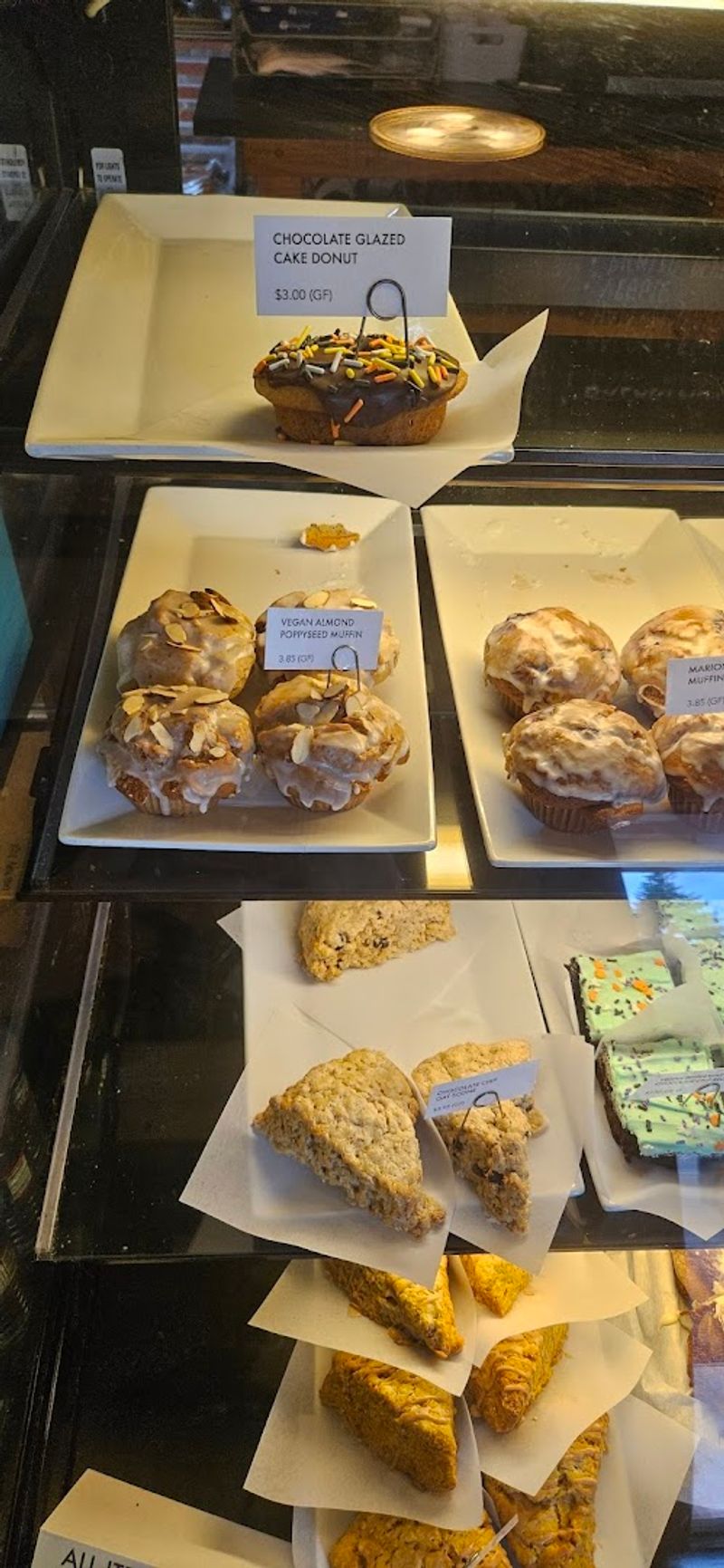 This Oregon Bakery Is Turning Cinnamon Rolls Into A Road Trip-Worthy Stop - Decor Hint Take-And-Bake Options That Work Around Your Schedule
