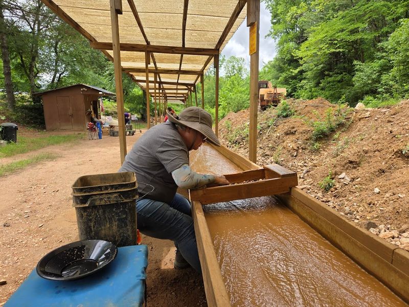 Cowee Gift Shop & Mason Mountain Mine