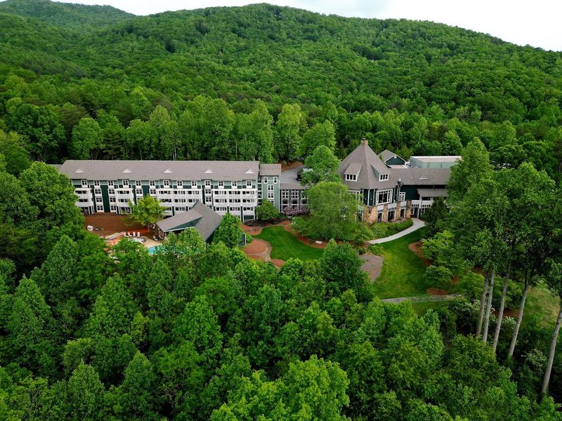 The Georgia Golf Course Where Mountain Views Might Just Make It The State's Finest - Decor Hint The Pro Shop And Lodge Atmosphere Feel Like A Retreat