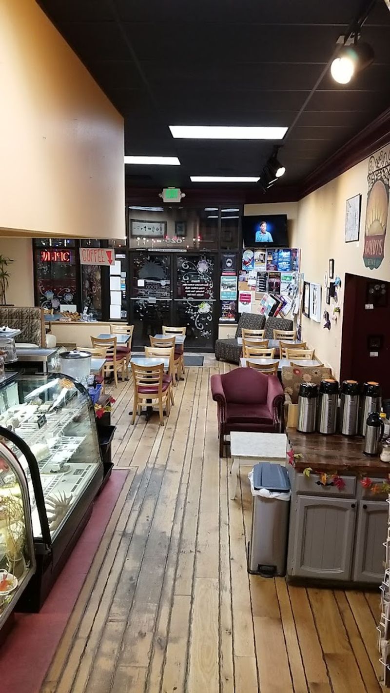 This Idaho Bakery-Cafe Serves Cinnamon Rolls Worth Setting Your Alarm For - Decor Hint Let One Warm Roll Turn Breakfast Into A Reward