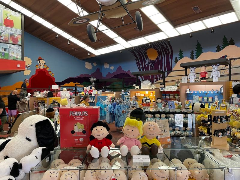 Browse Snoopy's Gallery And Gift Shop