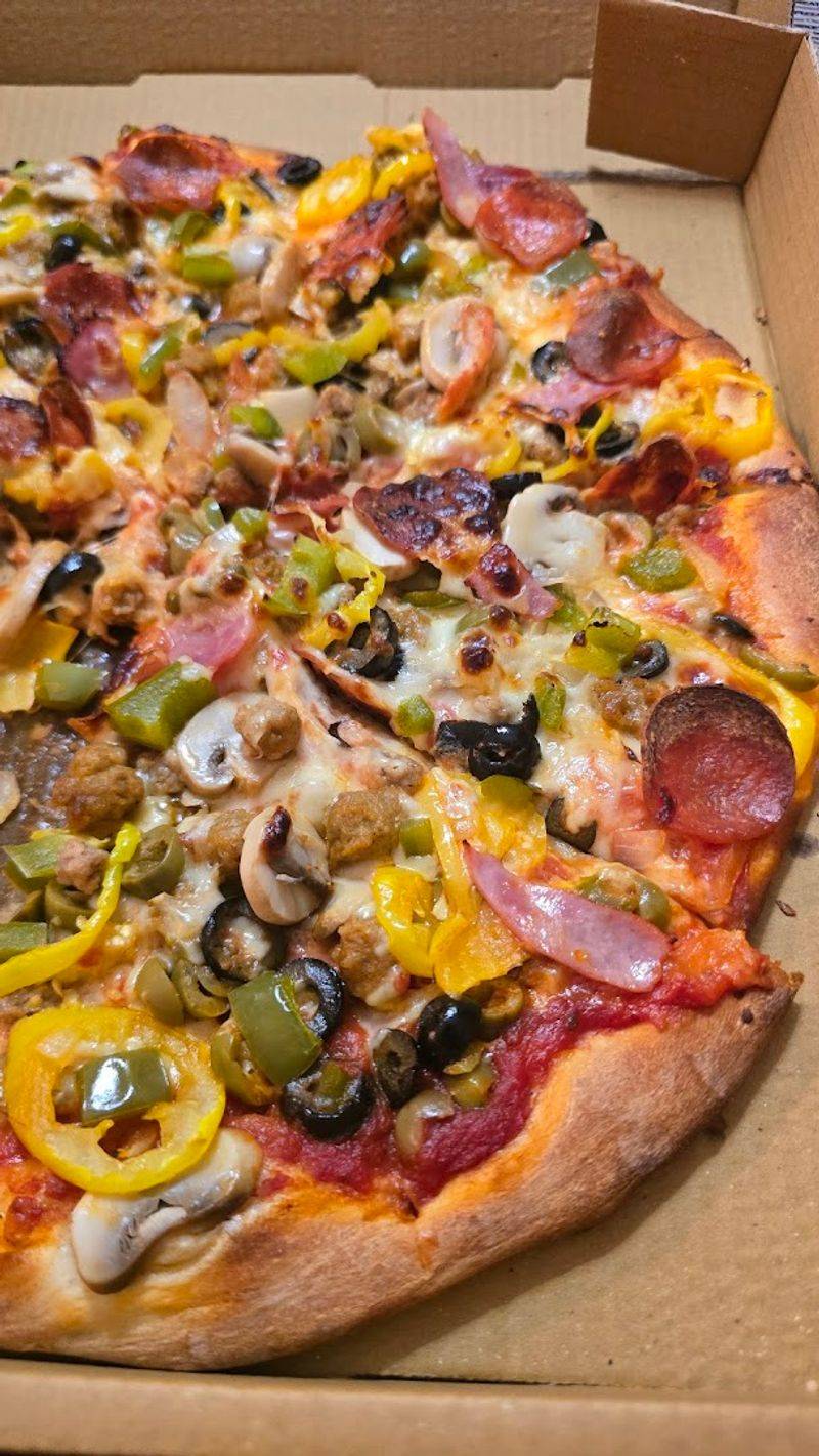 10 West Virginia Pizza Spots That Don't Look Like Much But Keep Drawing Crowds - Decor Hint Mickey's Pizza, Beckley