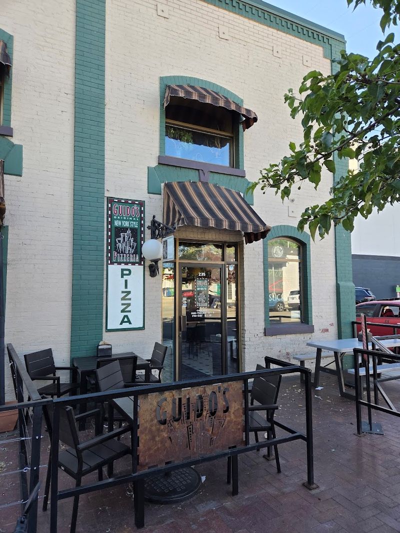 Great Pizza Keeps Idaho Crowds Squeezing Into This Humble Little Joint - Decor Hint The First Slice Tells The Story
