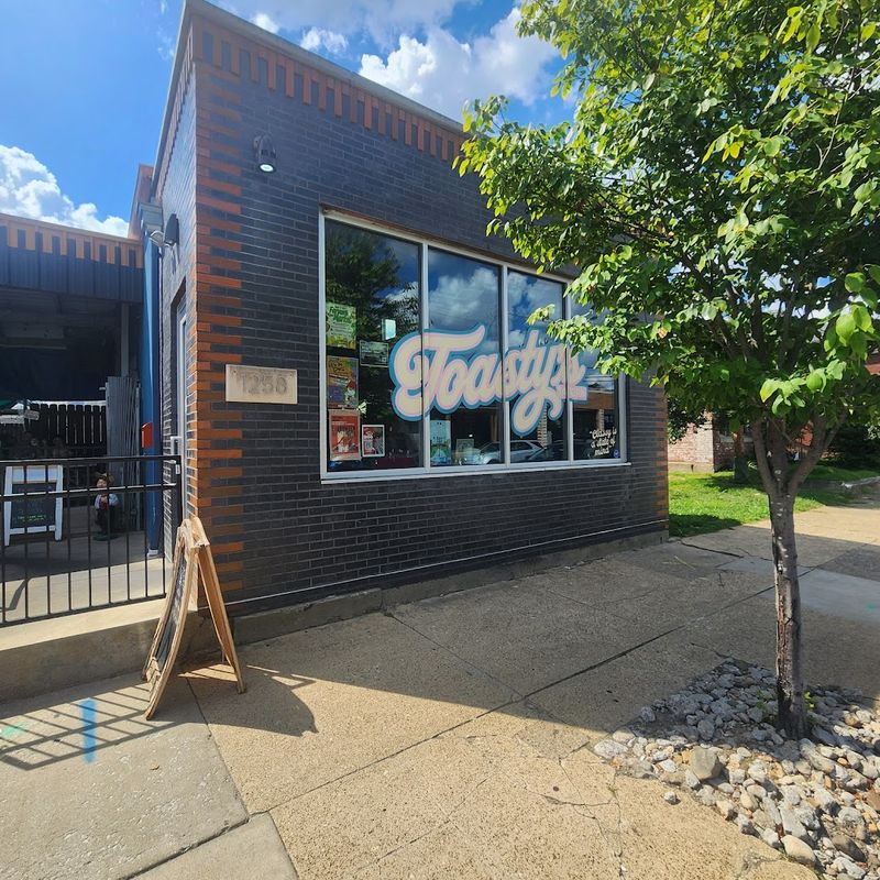 These 11 Kentucky Cheeseburgers Are Worth The Drive For Just One Bite - Decor Hint Toasty's Tavern, Louisville
