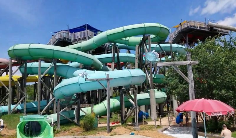 This Missouri Water Park Is Loaded With Attractions The Whole Family Will Love - Decor Hint Big Kahuna Family Raft Ride