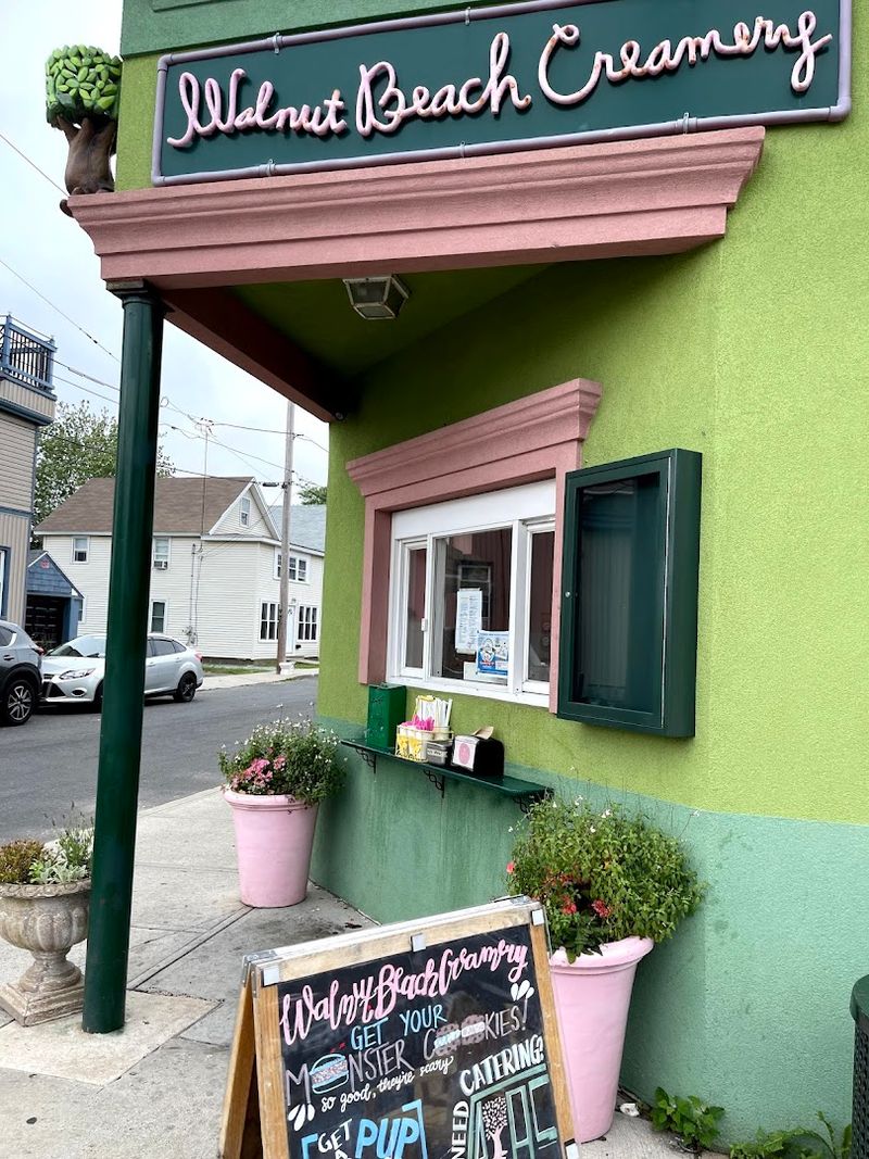 Walnut Beach Creamery, Milford