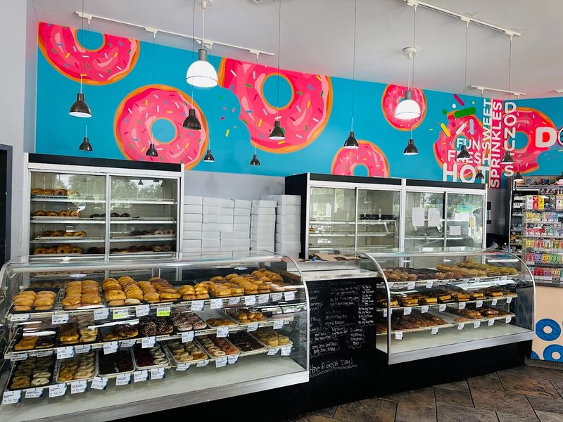 Doughdaddy's Doughnuts - Versailles
