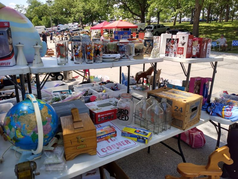 Vintage Finds And Collectibles Around Every Corner