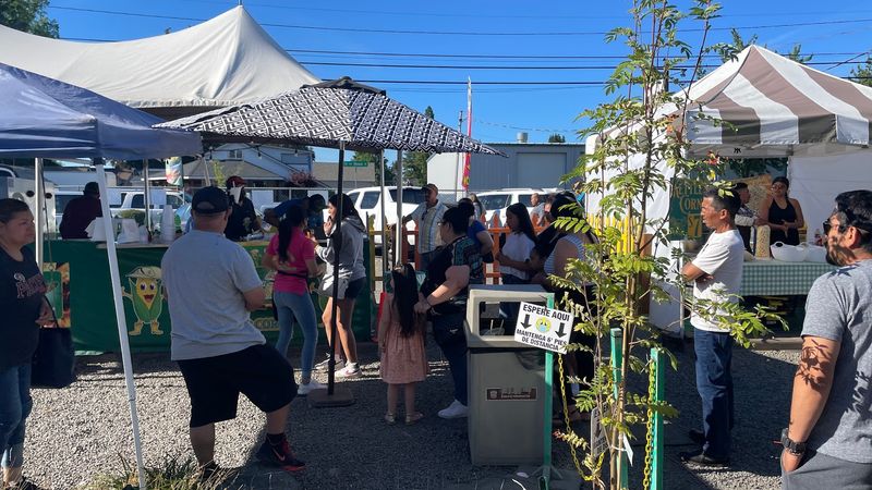 The Community Vibe That Turns Strangers Into Regulars