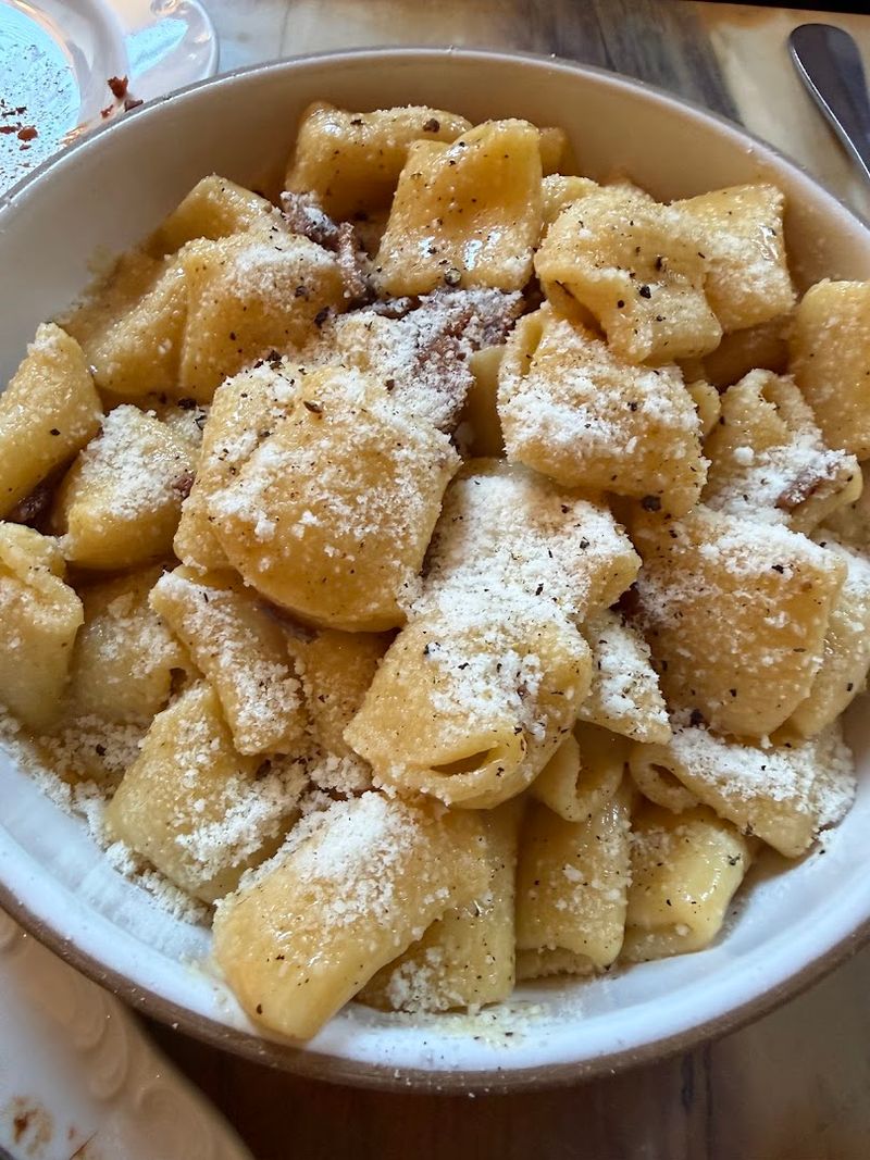 This California Italian Restaurant Brings Roman Pasta Energy Straight To Los Angeles - Decor Hint Cacio E Pepe Keeps Things Simple