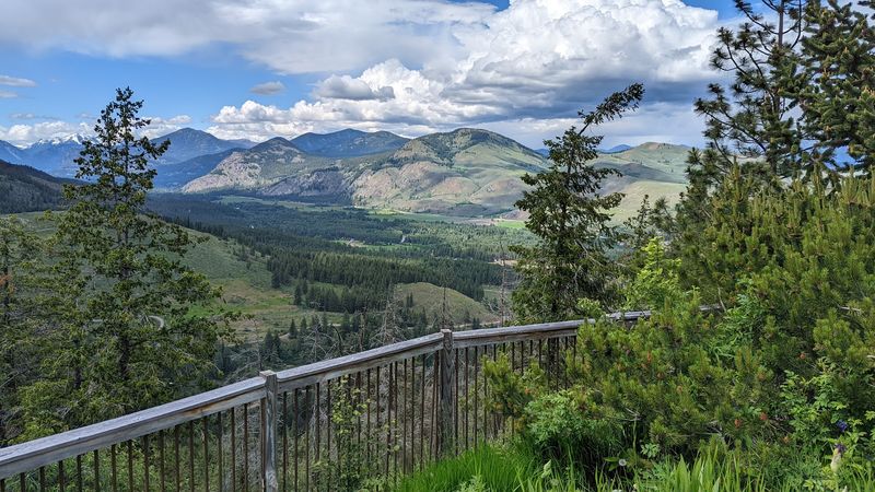 Head To This Washington Mountain Town For A Memorable Day On The Trails - Decor Hint Sun Mountain And Chickadee Trail System