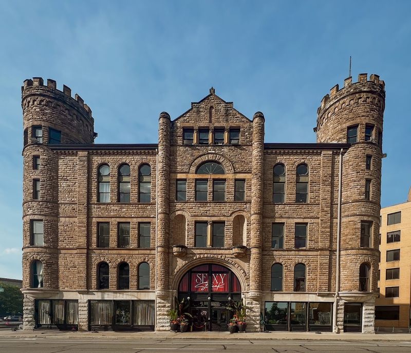 Castle Hall Detroit, Detroit