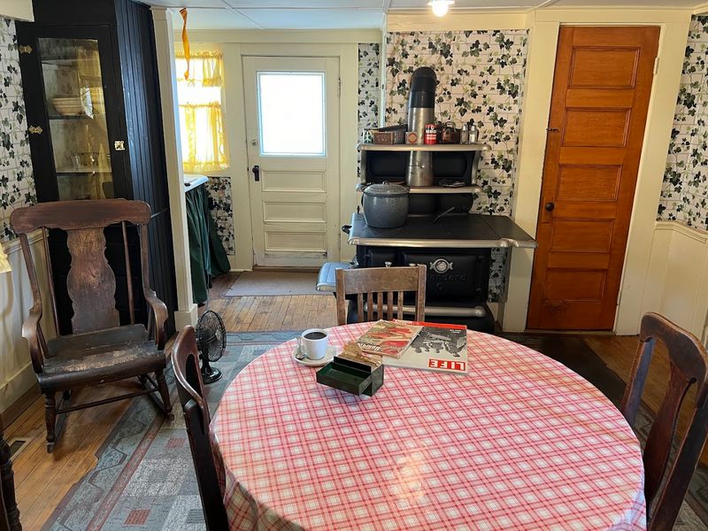 New Hampshire has a 10-acre outdoor museum where history comes alive - Decorating Tip The Abbott store stops you cold