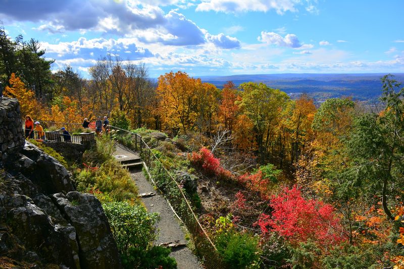 This Short Connecticut Mountain Hike Leads To Jaw-Dropping Views - Decor Hint Why It Feels Worth It