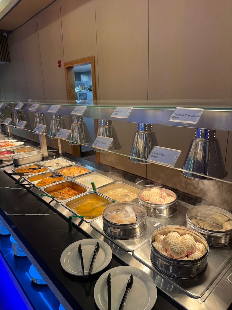 A Low-Key Connecticut Seafood Buffet Serves The Kind Of Meal Locals Swear By - Decor Hint The Noodle Bar Deserves Attention