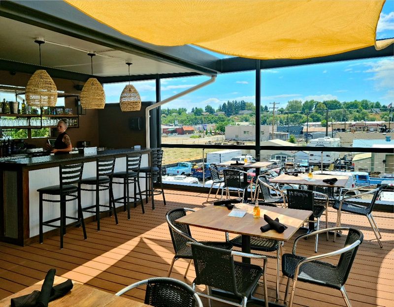 Max & Louie's Cafe