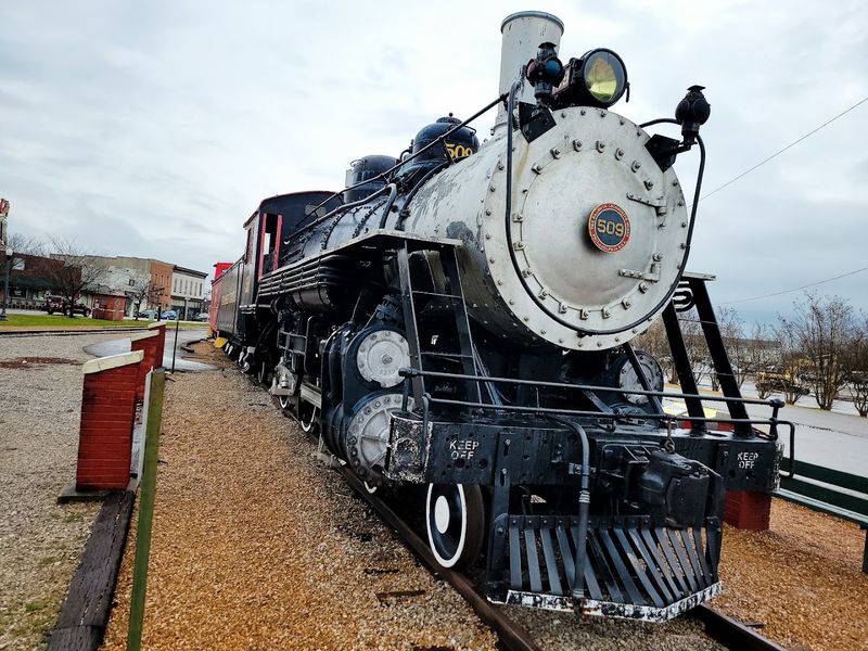 This Dreamy Tennessee Town Feels Like The Setting Of Your Favorite Holiday Movie - Decor Hint The Depot Museum
