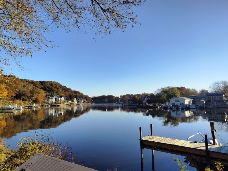 This Scenic Michigan Lake Town Is Capturing Hearts Across America - Decor Hint Best Times To Plan Your Visit