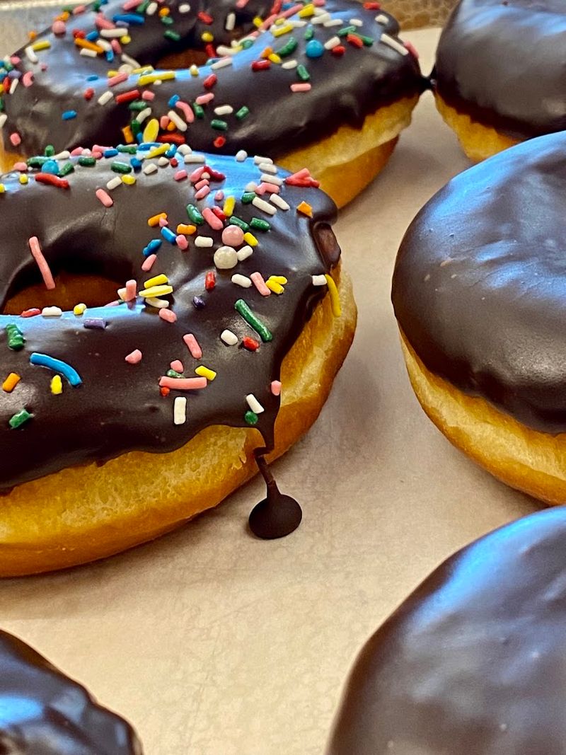These 10 Idaho Donut Shops Come With Plenty Of Sprinkles Along The Way - Decor Hint El Camino Donuts, Paris