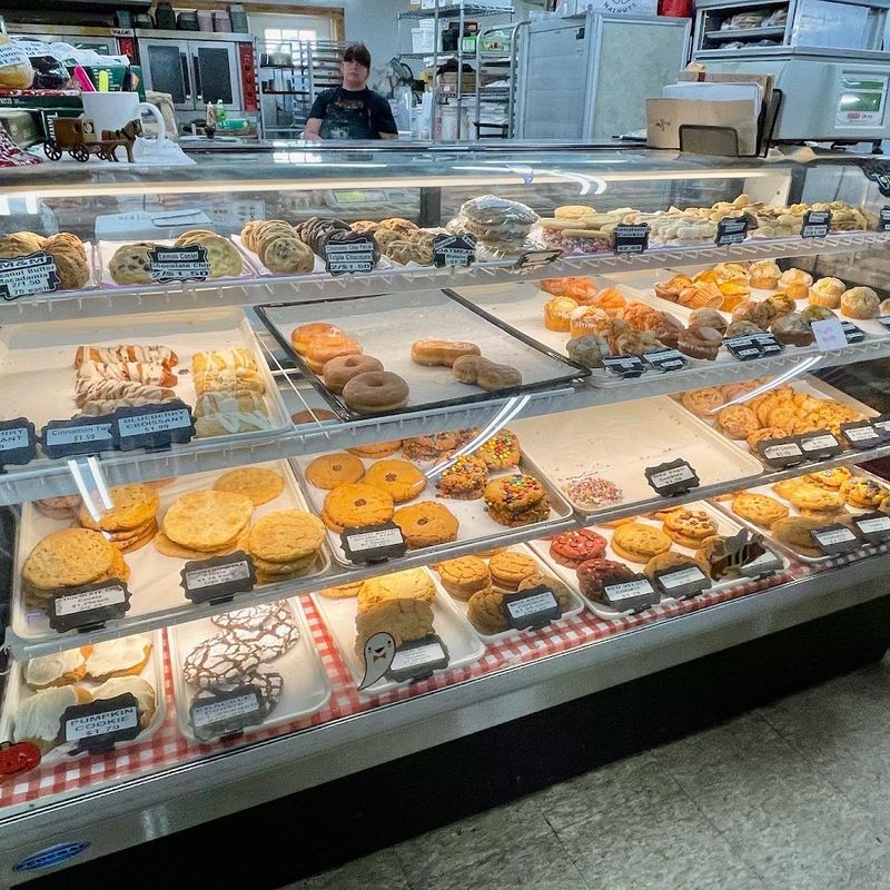 This Indiana Farm Market Is Known For Amish Fry Pies Worth The Drive - Decor Hint The Bakery Case Deserves Its Own Visit