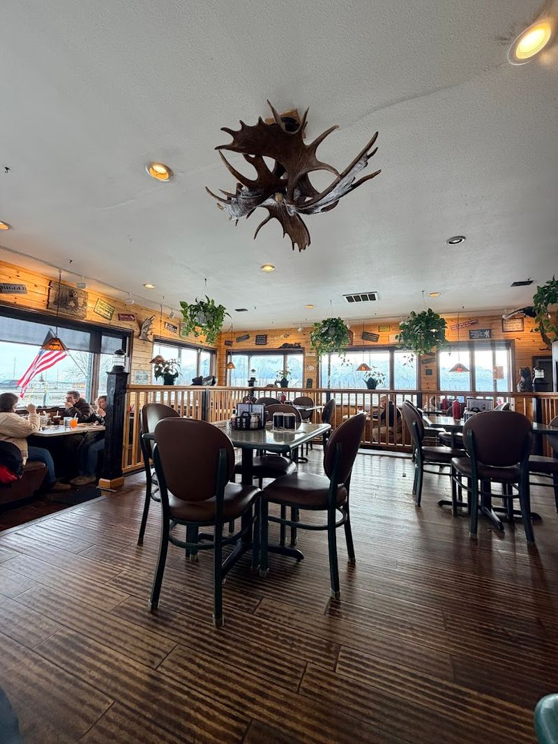 This Unassuming Alaska Eatery Keeps Winning People Over One Plate At A Time - Decor Hint Hours And Days Worth Knowing