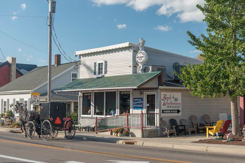 This Amish-Style Restaurant In Ohio Serves A Breakfast Locals Swear By - Decor Hint A History That Goes Back To 1938