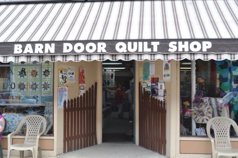 These Wisconsin Fabric Stores Are Dream Stops For Quilters And Crafters - Decor Hint Barn Door Quilts