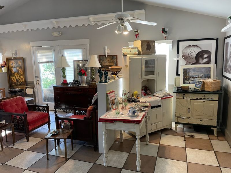 Twin Sugar Antiques Vintage Resale And Artisan