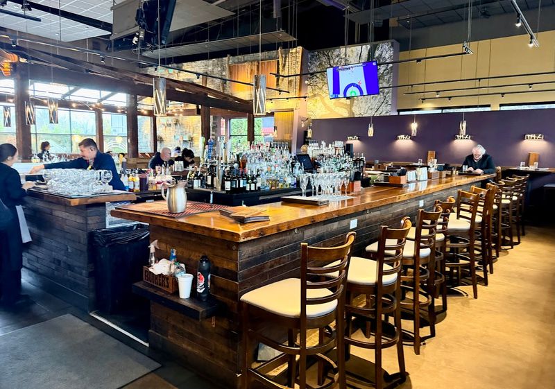 These Are Kentucky's Best Restaurants, According To ChatGPT - Decor Hint River House Restaurant And Raw Bar
