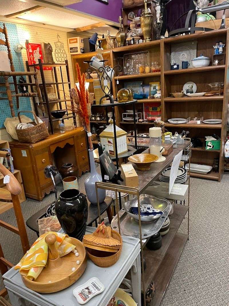 These Minnesota Antique Shops Are Perfect For Anyone Who Loves The Thrill Of The Find - Decor Hint Pink Elephant Vintage & Antiques