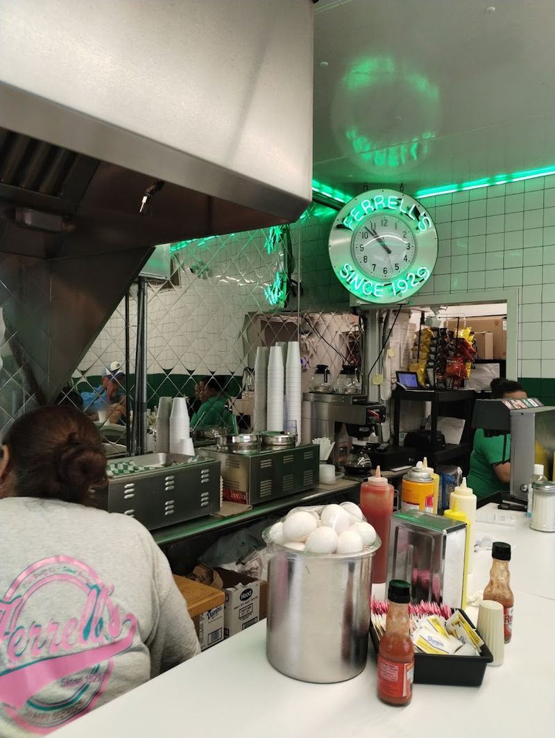 A 1950s Diner Vibe That Feels Completely Authentic